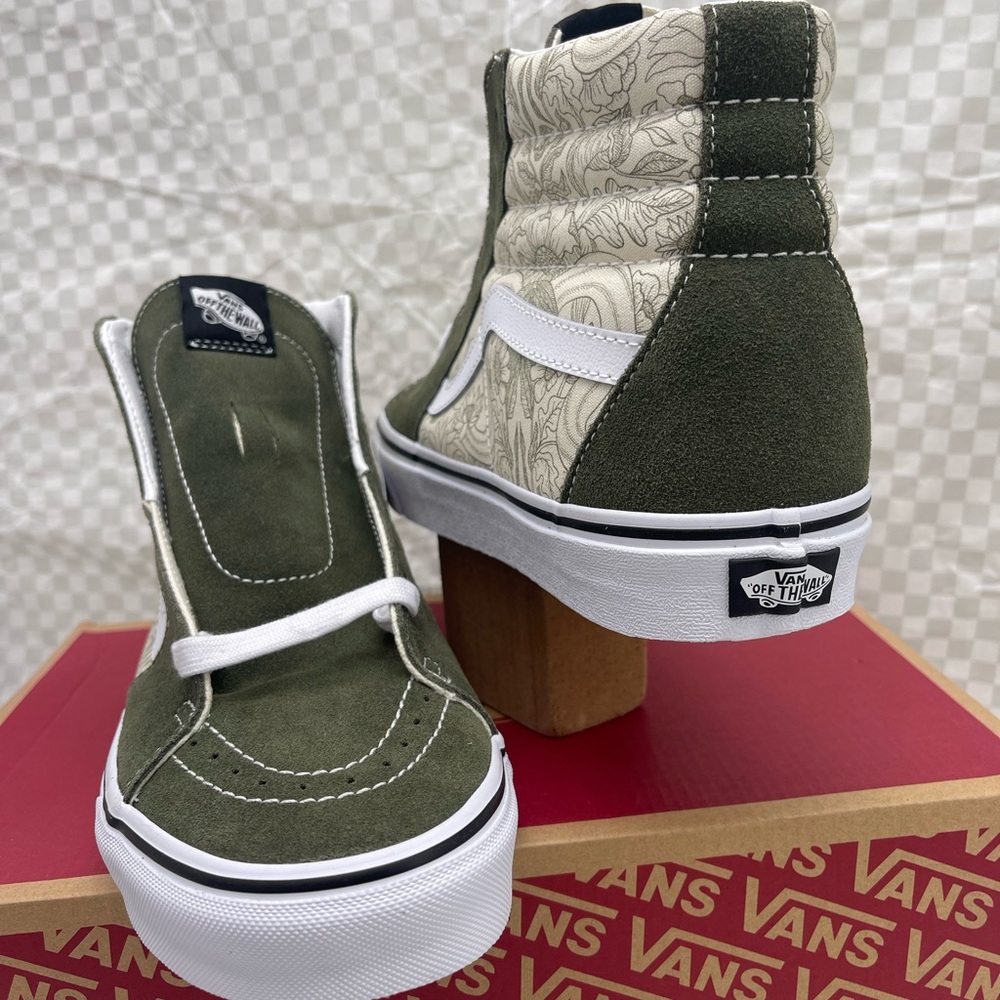 Vans Men’s Sk8-Hi
Desert Skulis Grape Leaf/ VN0A32QGRQV Sneakers - Picture 8 of 16